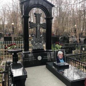 Памятник (пример 12)