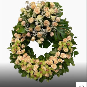 Круг из живых цветов №13